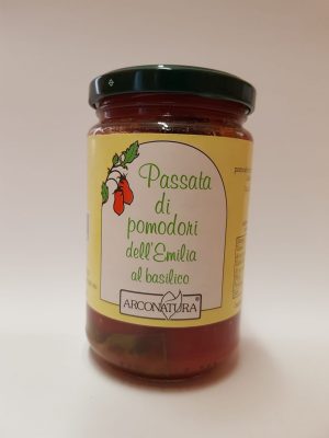 Passata di pomodori al basilico